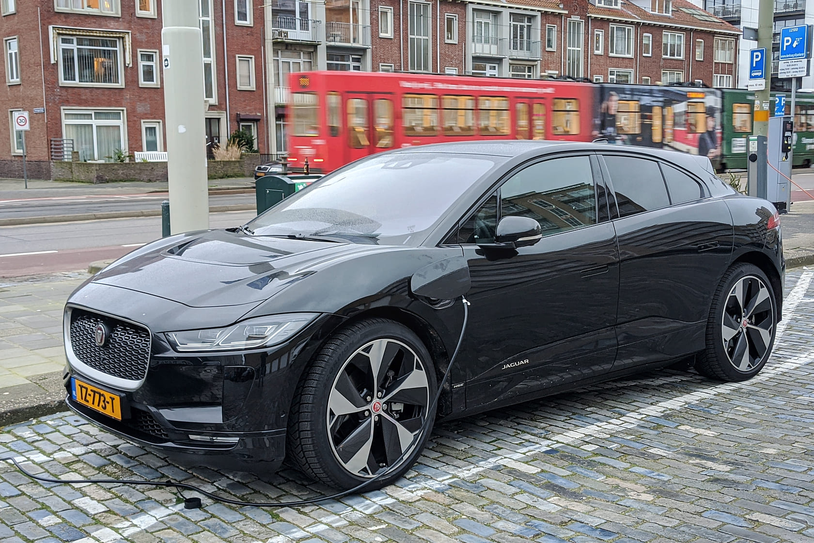 GERMAN CAR OF THE YEAR 2019: Jaguar i-Pace EV400