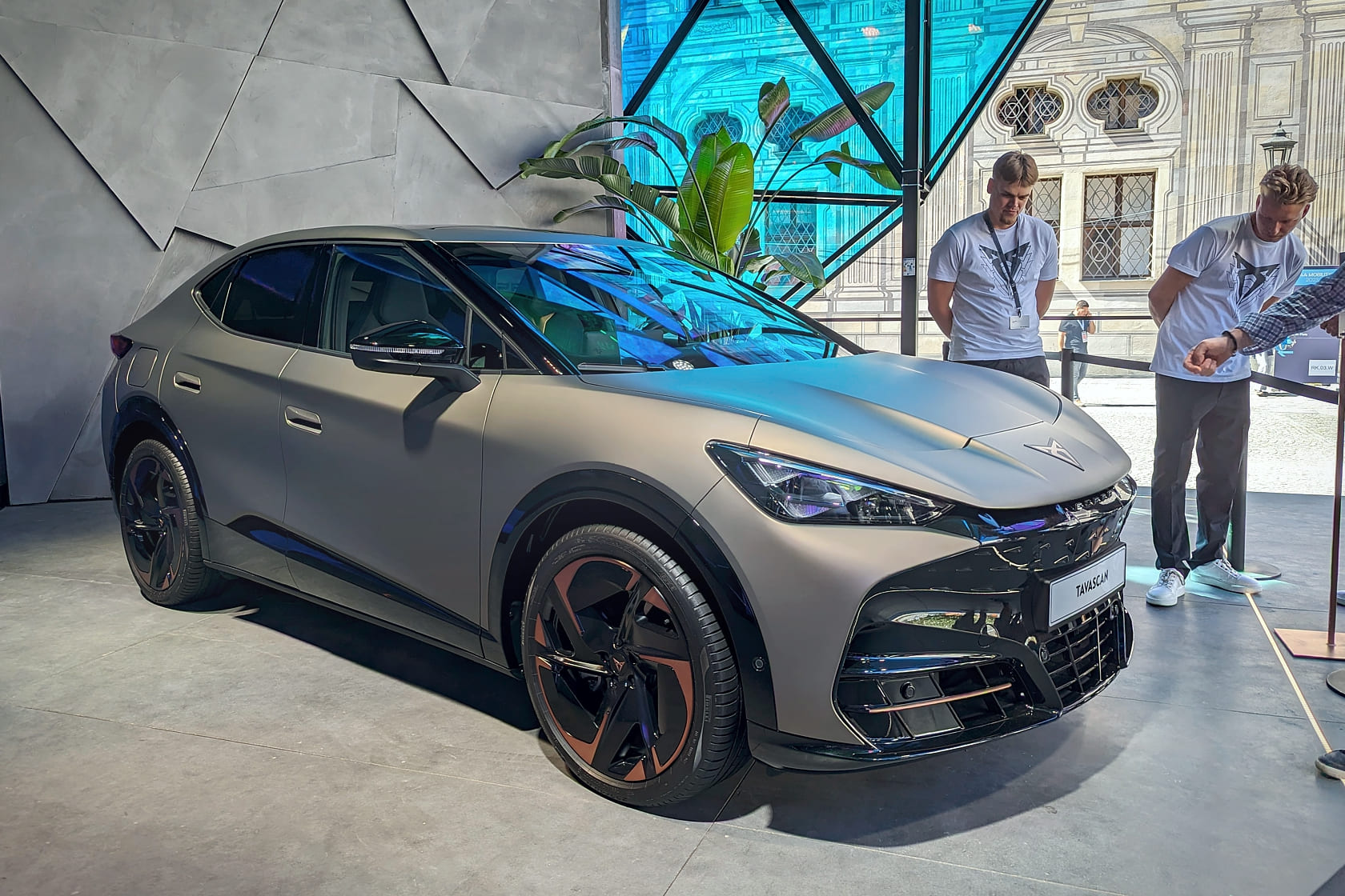 CUPRA Tavascan Jetzt bewerten auf PraxisElektroauto.de