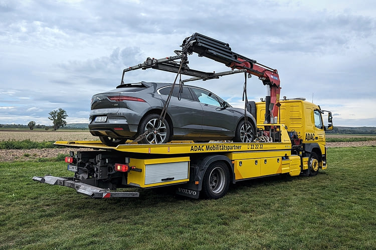 Jaguar I-Pace wird abgeschleppt