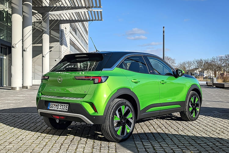 Opel Mokka-e in Matcha Grün