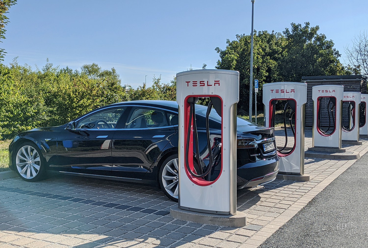 Tesla Model S Akku, Reichweite, Ladezeiten, Modellvarianten